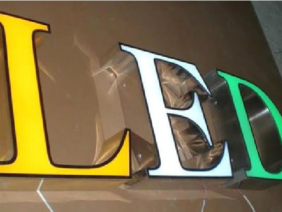 屏南介绍LED招牌的基础知识。